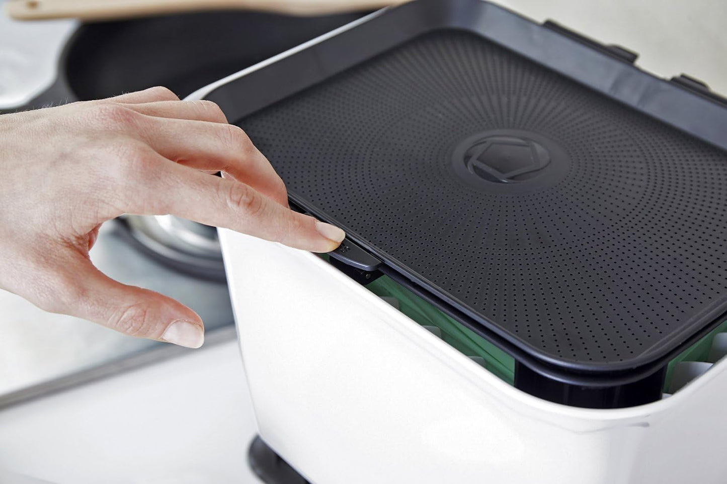 Fresh Air Kitchen Compost Collector – 1.5 Gallon, Odor-Reducing Design with Compostable Bags, Recycled Materials